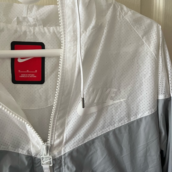 BNWOT Nike tulle windbreaker in size M - Picture 7 of 8